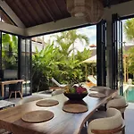 Villa Nelaya - Modern 3Br Retreat Private Pool Walk To The Beach