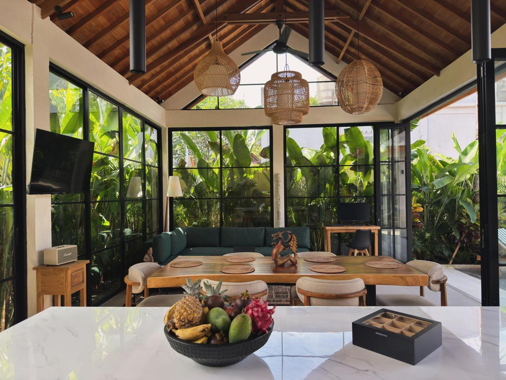Nelaya - Modern 3br Retreat Private Pool Walk To The Villa