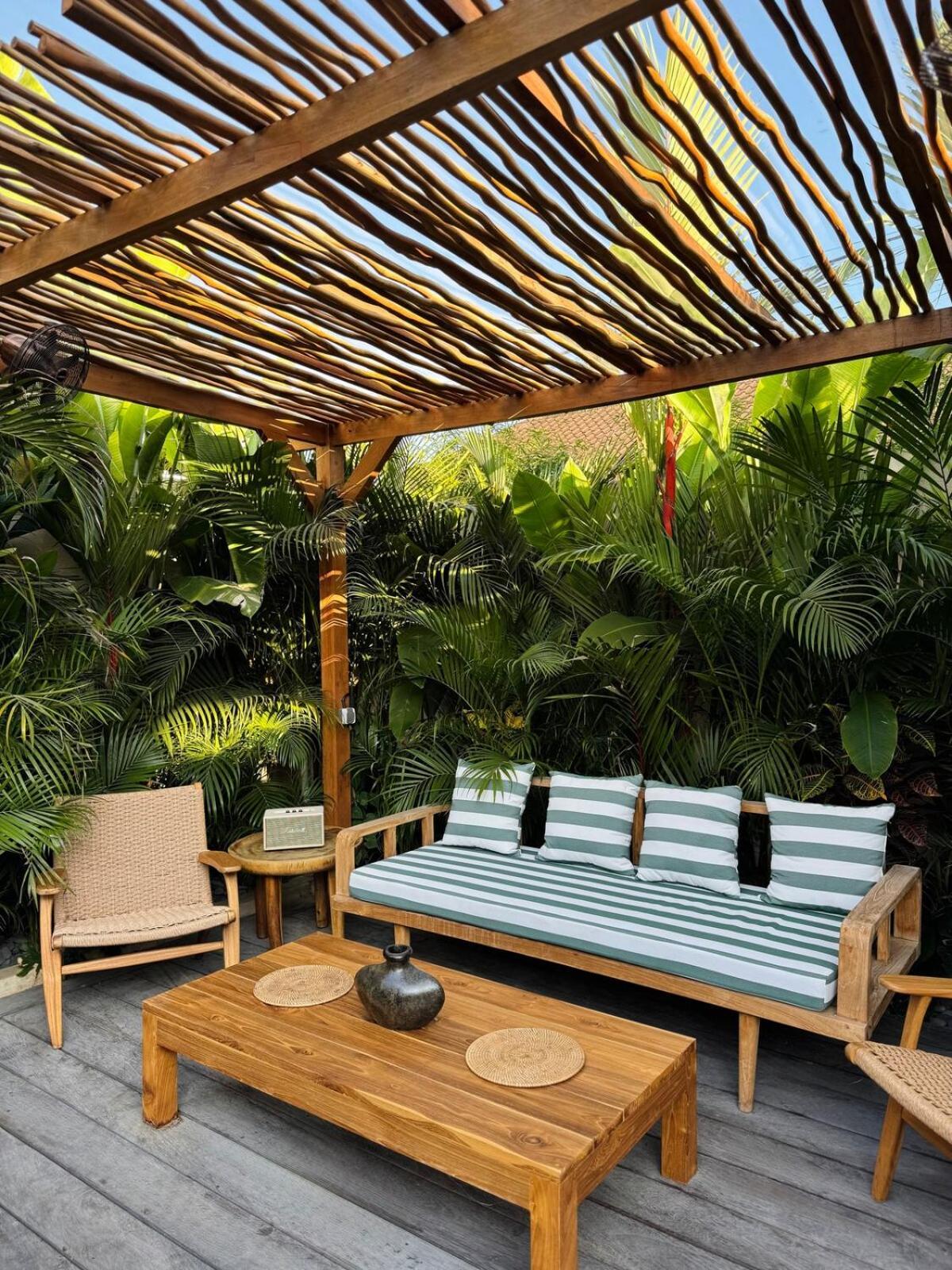 Nelaya - Modern 3br Retreat Private Pool Walk To The *